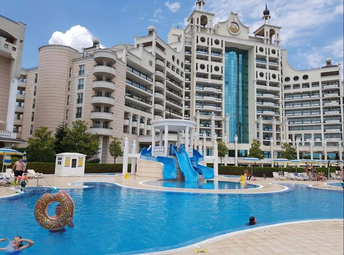 Sunset Apartment,Aluna Pomorie